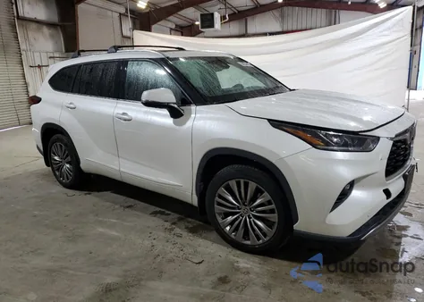 2021 Toyota Highlander Platinum z USA, uszkodzony, nr VIN 5TDFZRBH8MS084885